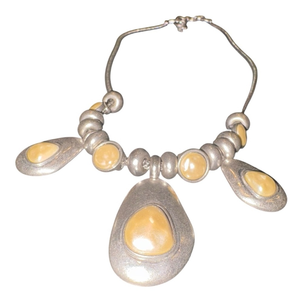 Lucky Brand Silver Tone Cream Faux Pearl Drop Pendant Statement Necklace J13